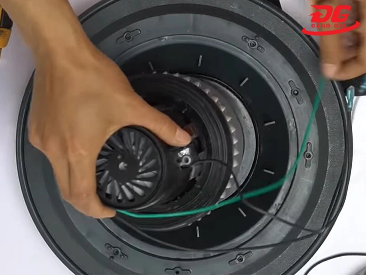 cách thay chổi than máy hút bụi 