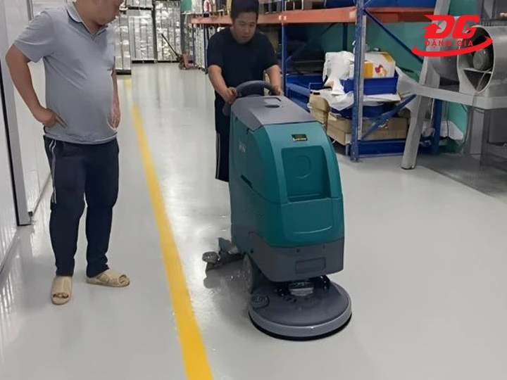 Máy chà sàn liên hợp Kumisai KMS 65C vận hành êm