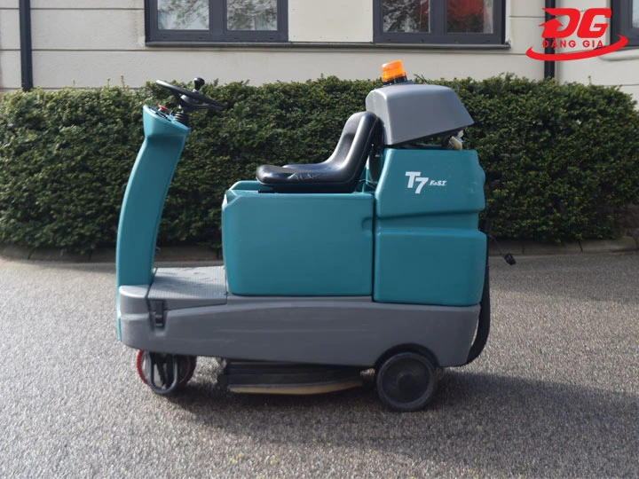 máy chà sàn Tennant T7