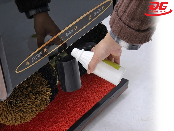 Cách đổ xi vào máy đánh giày chỉ 2 Phút Nhanh - Cực dễ