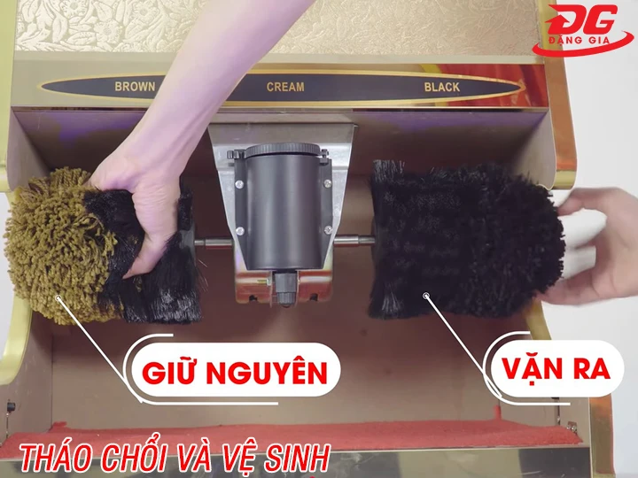 tháo chổi và vệ sinh