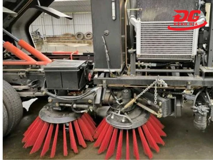 Hình ảnh động cơ bên trong của xe quét rác
