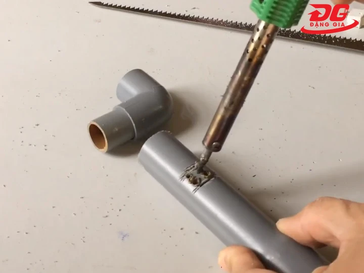gắn công tắc máy đánh giày