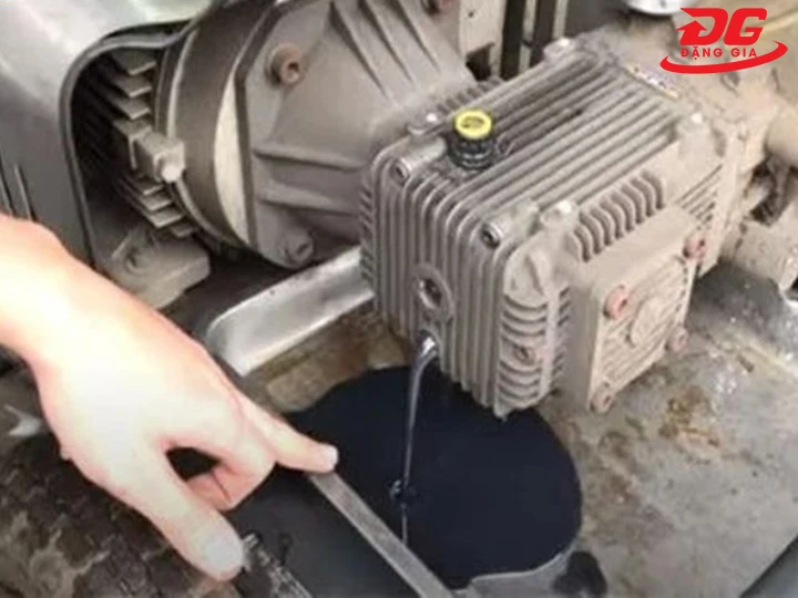 xả bỏ nhớt cũ