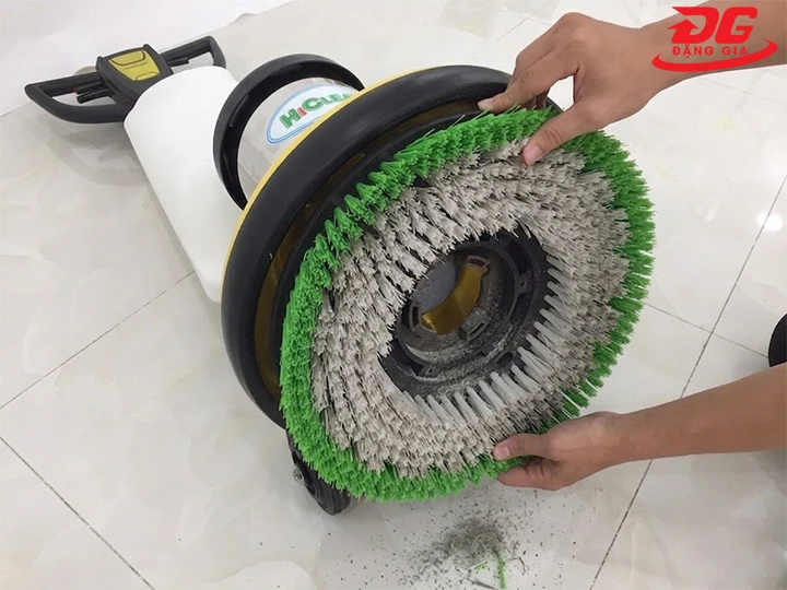bàn chải bị mòn không đều