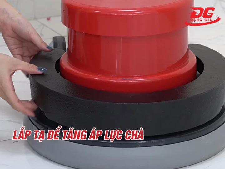 Lắp tạ máy chà sàn tạ