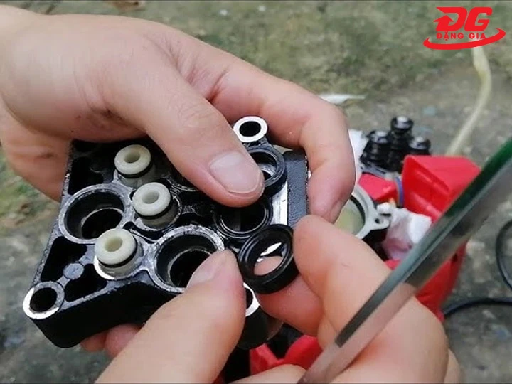 máy rửa xe bị rò nước do gioăng