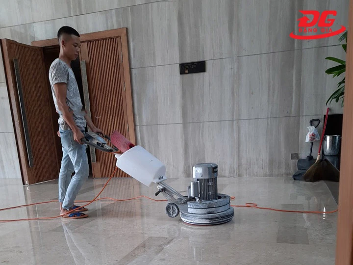 máy chà sàn tạ dễ dùng