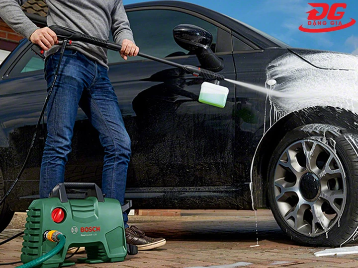 máy rửa xe hoạt động hết công suất