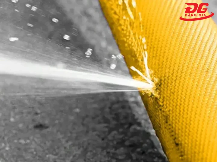 máy rửa xe bị rò nước do ống dẫn