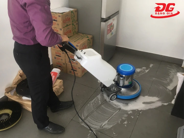 Máy chà sàn đơn dễ dùng