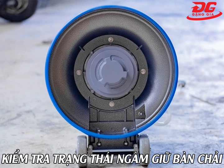 kiểm tra trạng thái giữ ngàm bàn chải