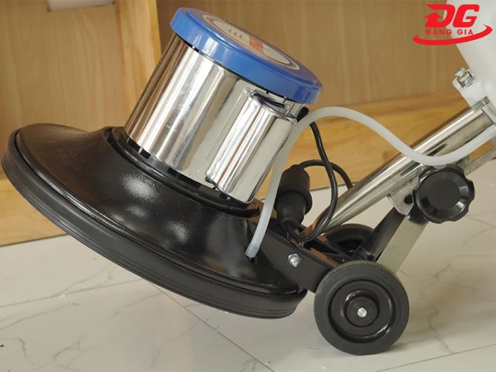 nghiêng máy đúng kỹ thuật