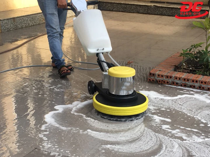 vai trò của bàn chải máy chà sàn