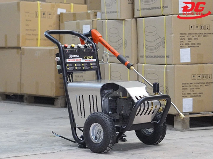 máy rửa xe cao áp