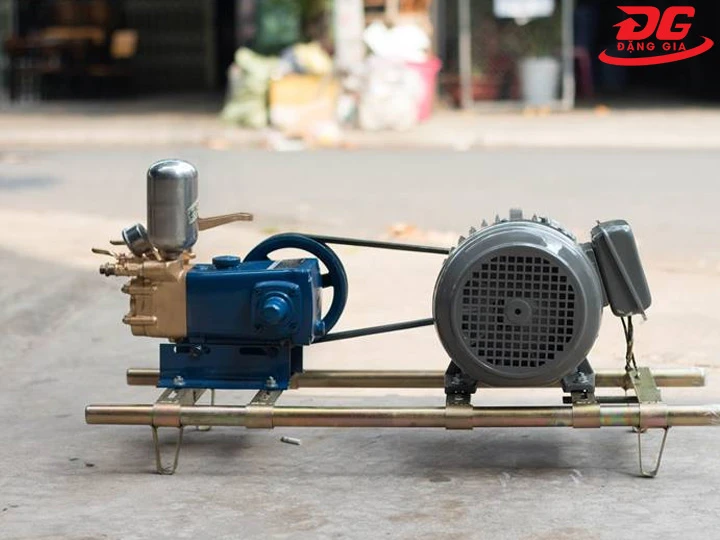 máy rửa xe dây đai