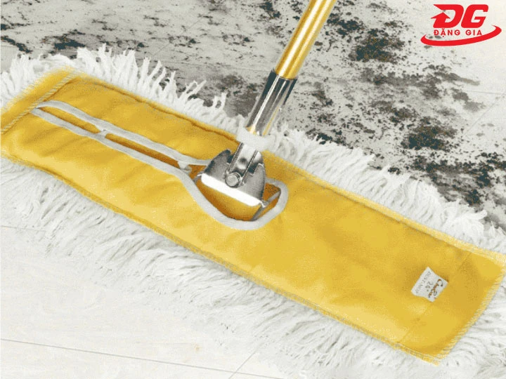 Dùng cây lau nhà vàng 110 cm