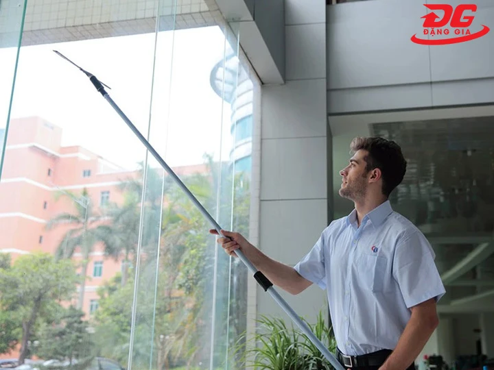 Vai trò cây nối dài lau kính 3.6m, 2 khớp vặn