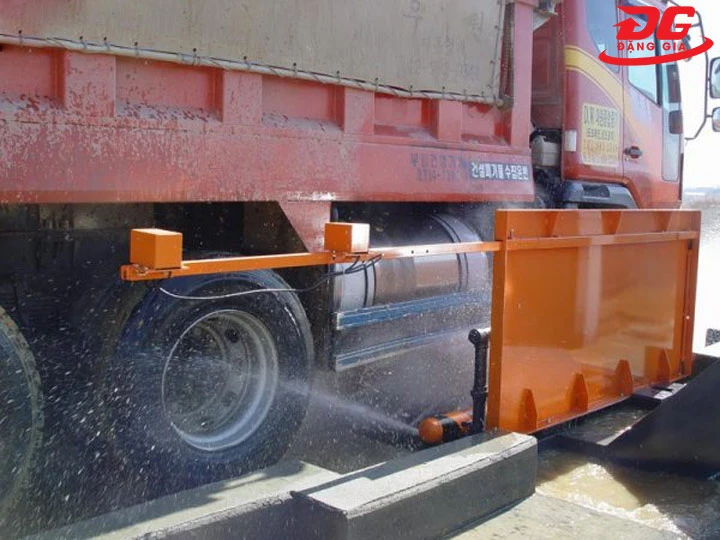 Máy rửa xe công trình bền