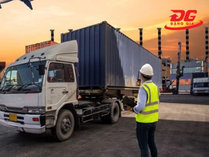 Liên hệ với các đơn vị logistics uy tín