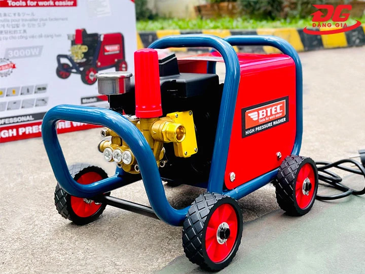 Máy xịt rửa xe Btec BT3000
