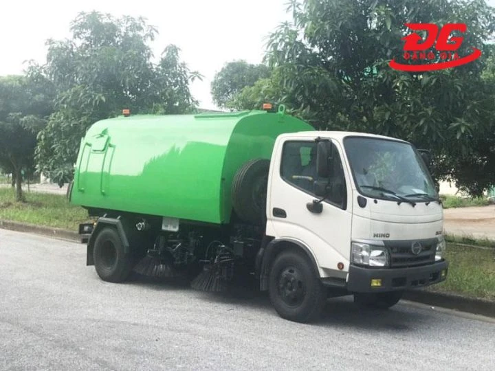 Xe quét rác hino được thiết kế thuận tiện cho người vận hành