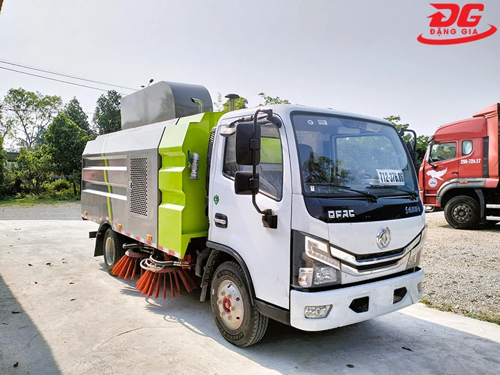Xe quét đường Dongfeng 5 khối