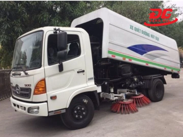 Xe quét hút bụi Hino FC9JESW 5 khối