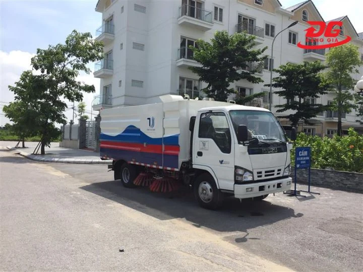 Xe quét rác cũ và xe mới: Đâu là lựa chọn phù hợp hơn?