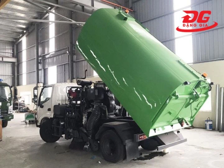 Xe quét rác Hino 3 khối được sử dụng rộng rai ở nhiều nơi