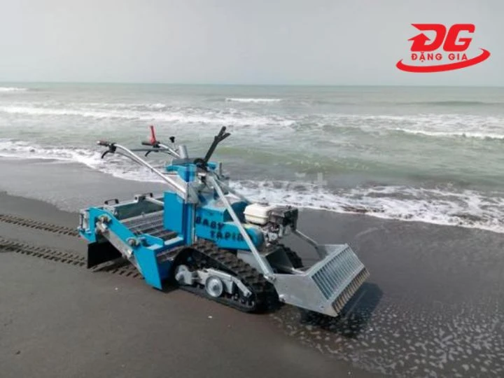 Xe quét rác trên bãi biển chủ yếu là hệ thống bằng xăng