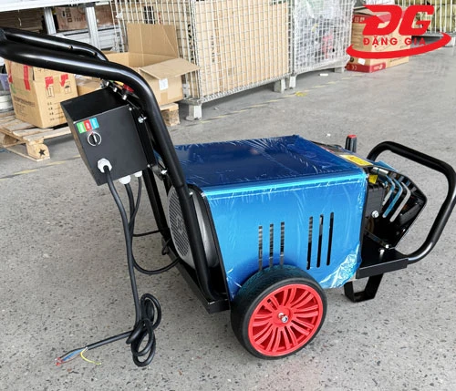Máy rửa xe cao áp DQC - TECH 20M32-5.5T4 4