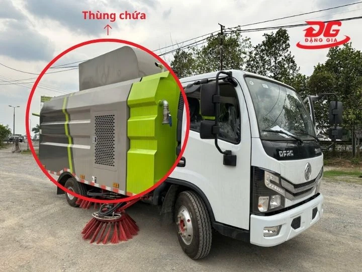 Thùng chứa đựng rác sau mỗi lần thu gom