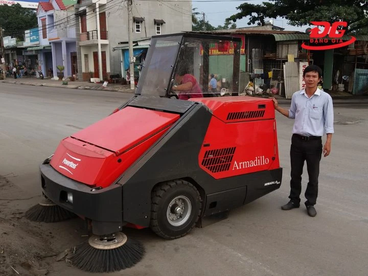 Xe quét rác cũ thường dùng để quét đường