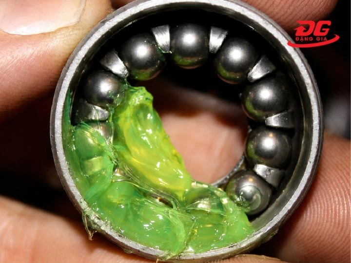 Độ bám chắc trên bề mặt của bi