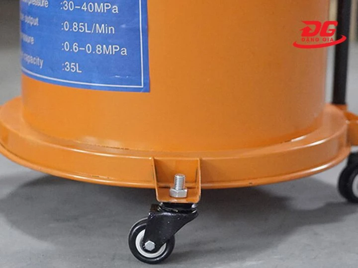 Bánh xe hỗ trợ di chuyển