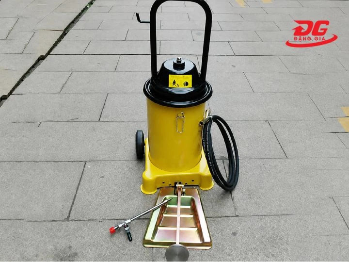 Máy bơm mỡ bằng chân Palada GZ-6J với hiệu suất ổn định