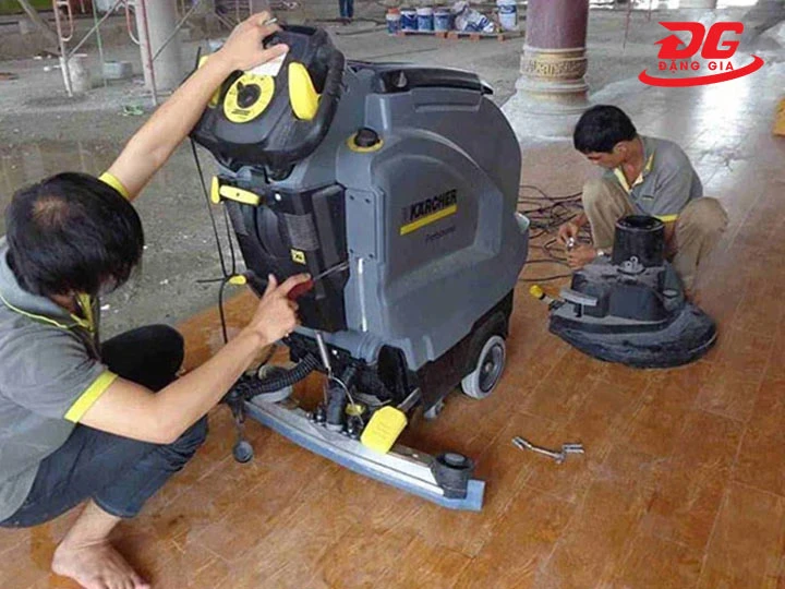 Nguyên nhân chi tiết khiến máy chà sàn bị rò điện