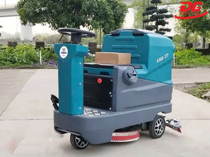 máy chà sàn pin ngồi lái