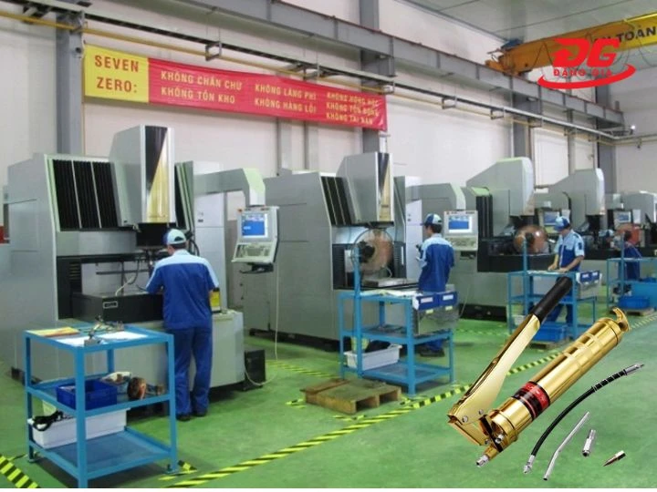 Súng bơm mỡ bằng tay được sử dụng trong cơ khí