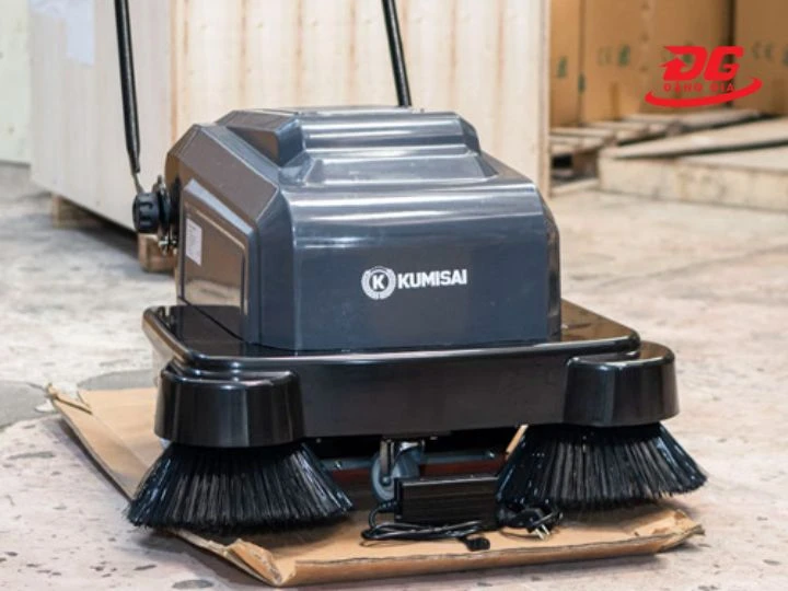 Xe quét rác Kumisai KMS-3A giúp làm sạch mọi vết bẩn