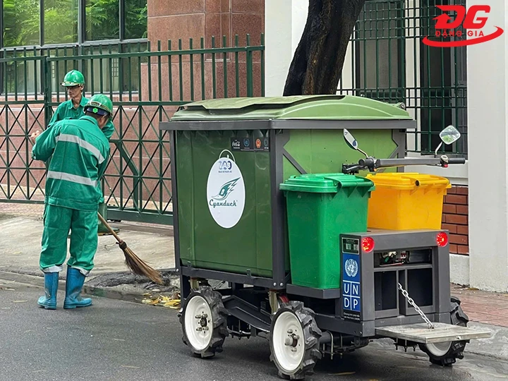 sử dụng thiết bị gom rác hiện đại