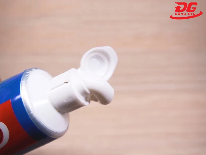 Chuẩn bị kem đánh răng trắng
