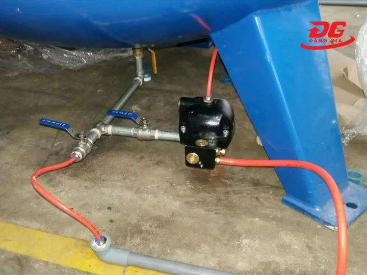 Xả nước bình chứa của máy nén khí thường xuyên