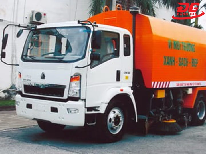 Xe quét đường hút bụi Howo 5 khối