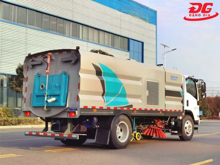 Xe quét đường hút bụi Howo 7.5 khối