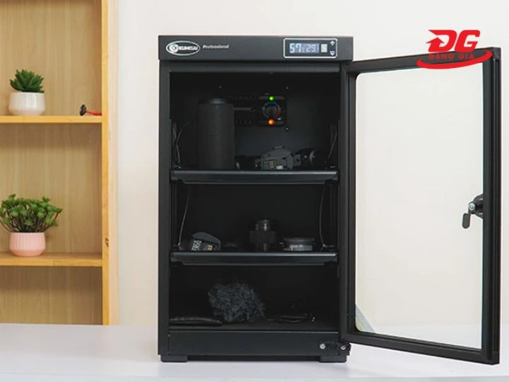 Sử dụng tủ chống ẩm để hút ẩm điện thoại