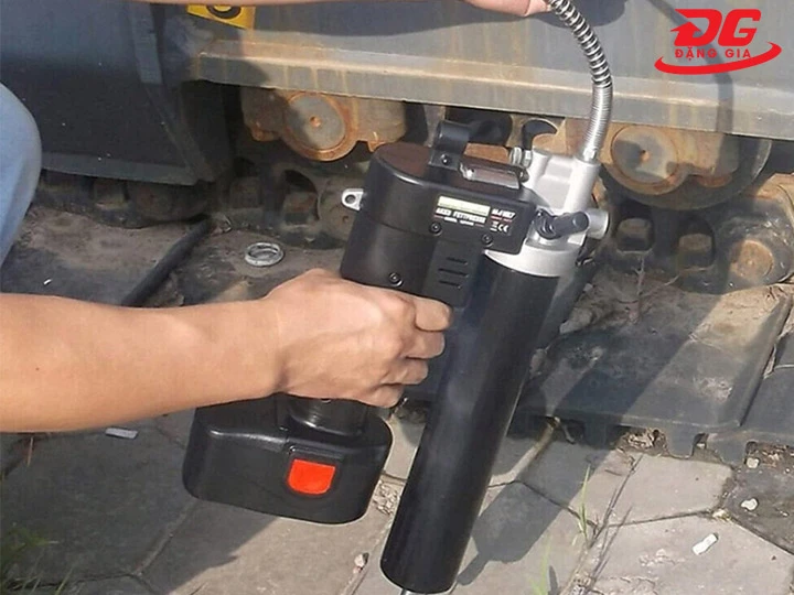 máy bơm mỡ điện 12V nhỏ gọn