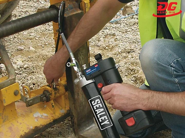 máy bơm mỡ điện 12V chính xác