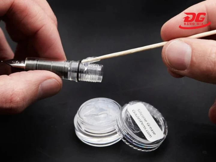 Mỡ silicon có kết cấu theo dạng kem